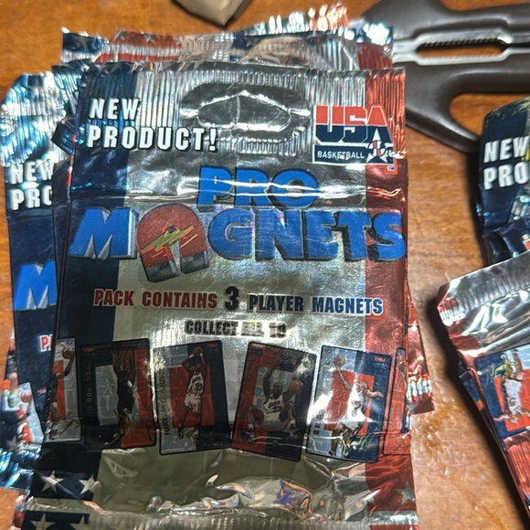 3 Packs Basketball Pro Magnets 3 cards per pack (Sealed) - Picture 3 of 4